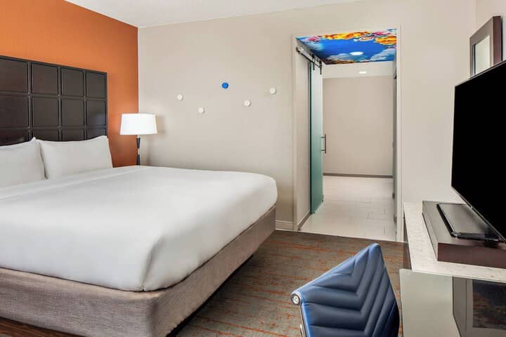 Room 3 of 38