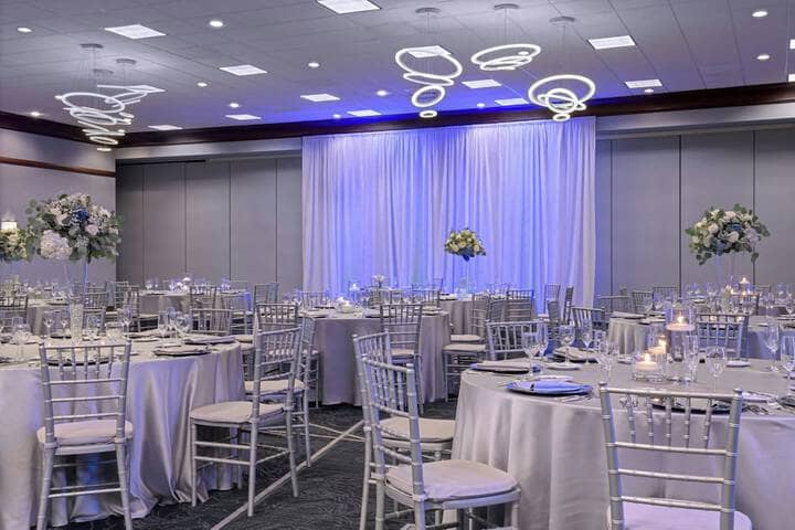 Ballroom/Hall 28 of 38