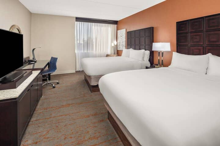 Room 10 of 38