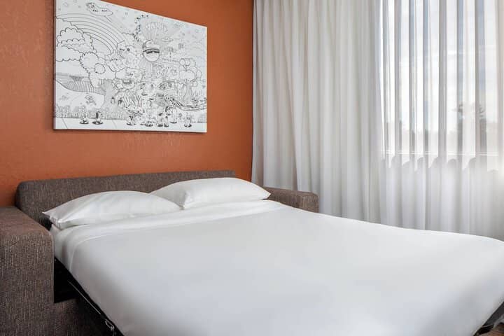 Room 6 of 38