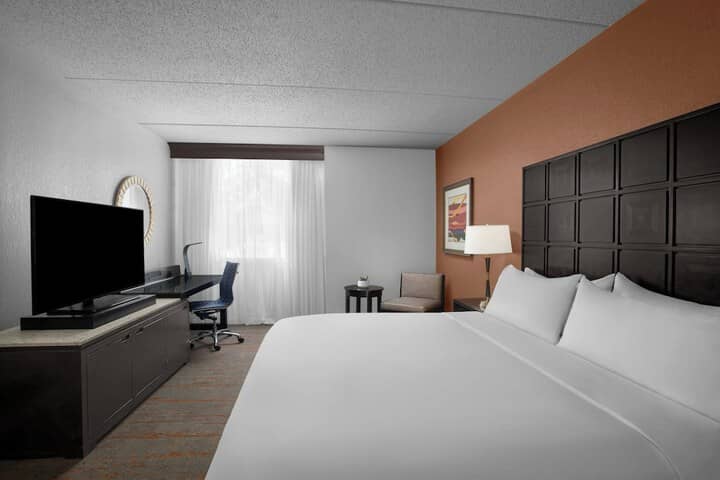 Room 12 of 38